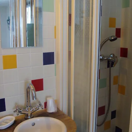 Les Touristes מלון 2*