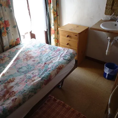 מלון Les Touristes 2*