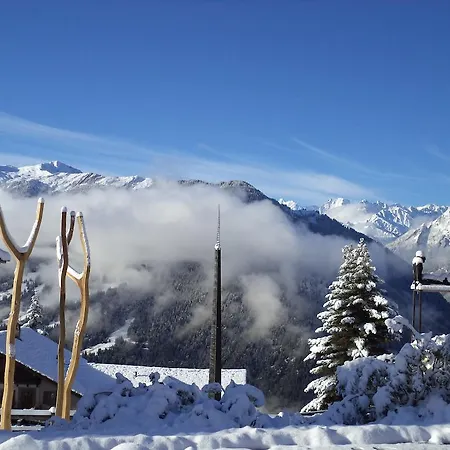 מלון Les Touristes 2*