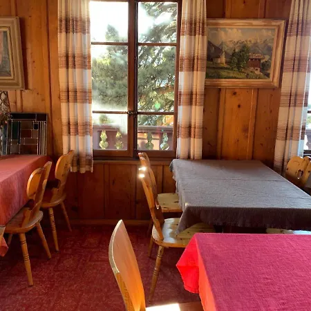 Les Touristes מלון וורבייה