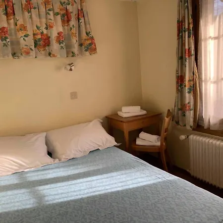 Les Touristes וורבייה