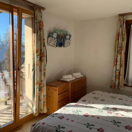 Les Touristes מלון